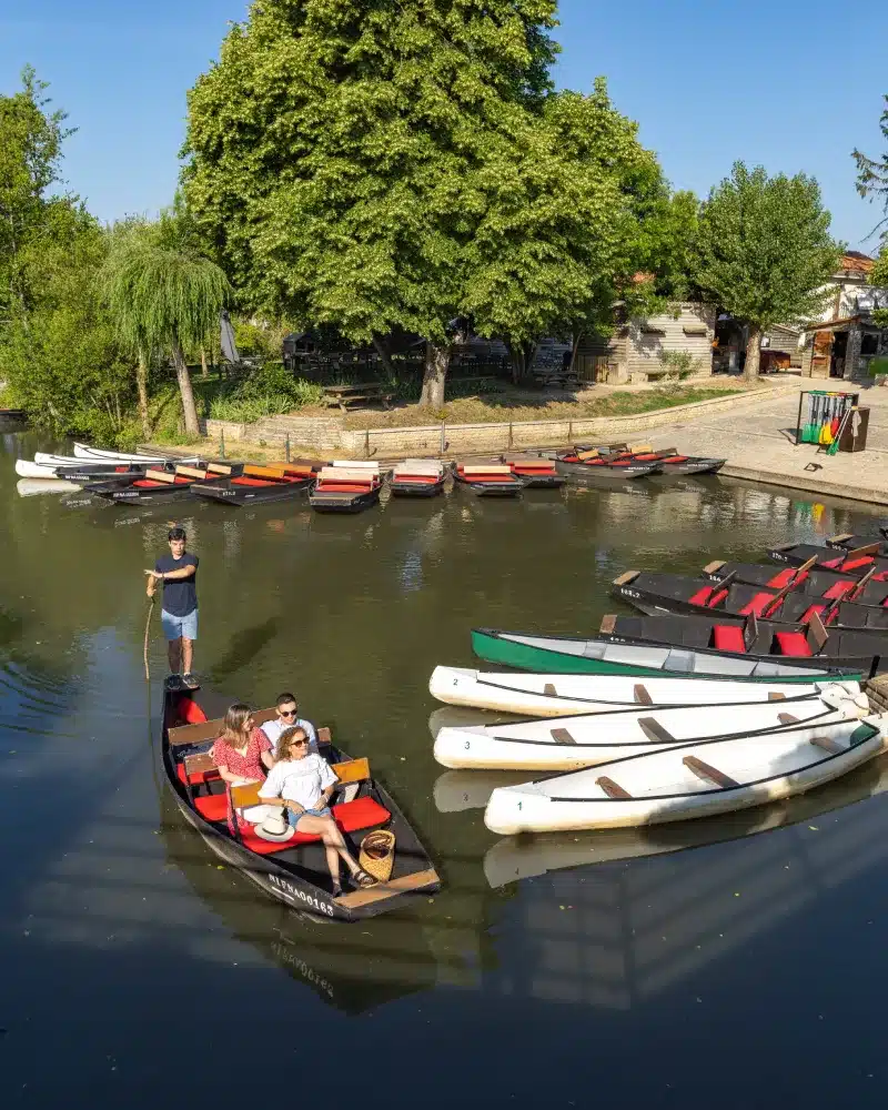 L'embarcadère de la Venise Verte sur le port du Mazeau Partir en barque avec un guide au départ du port du Mazeau
