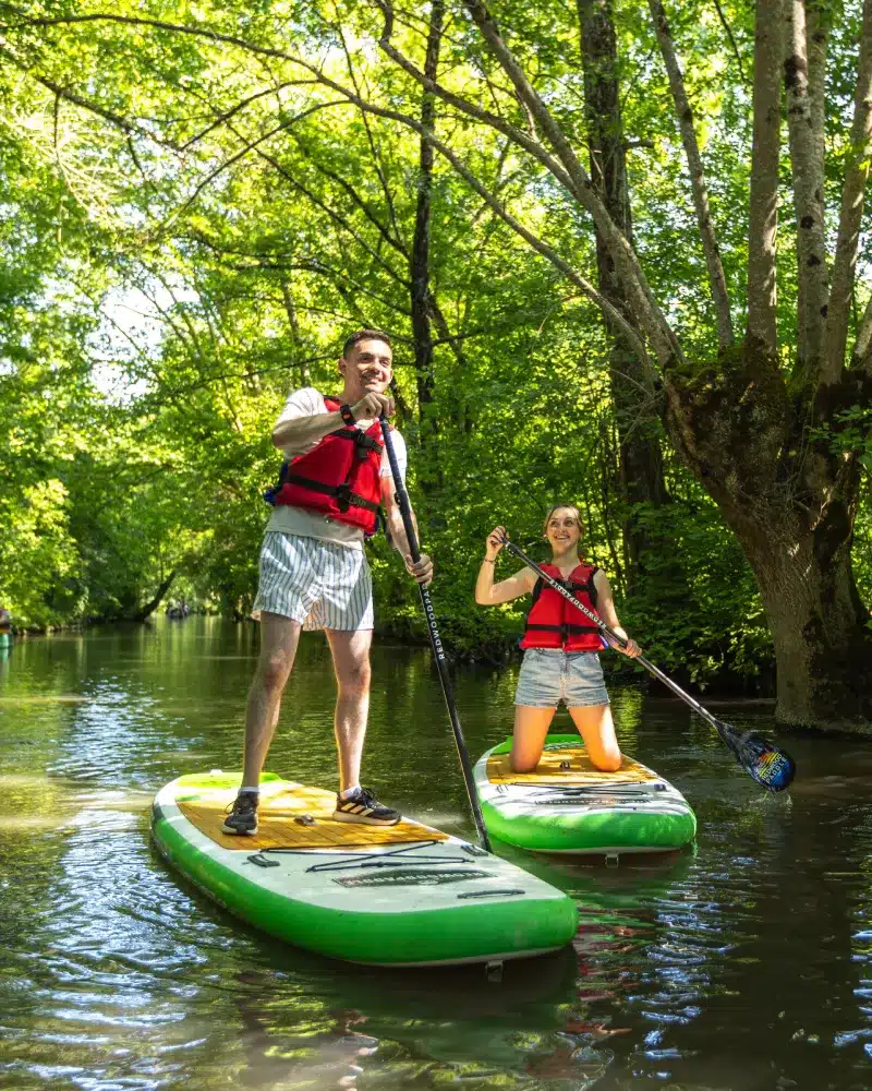 Location de paddles dans le Marais poitevin - Embarcadère de la Venise Verte Promenade en paddle dans la Venise Verte - Embarcadère de la Venise Verte